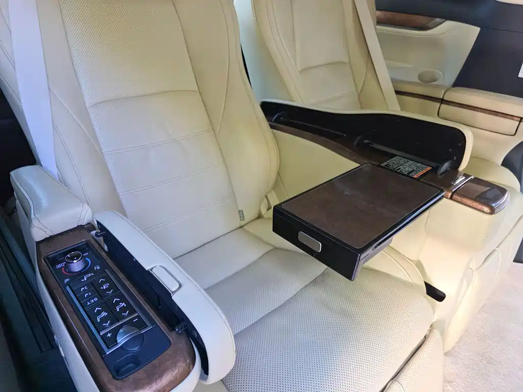 Toyota Alphard — миниатюра 27