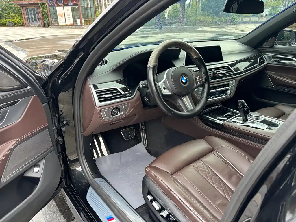 BMW 7 SERIES
