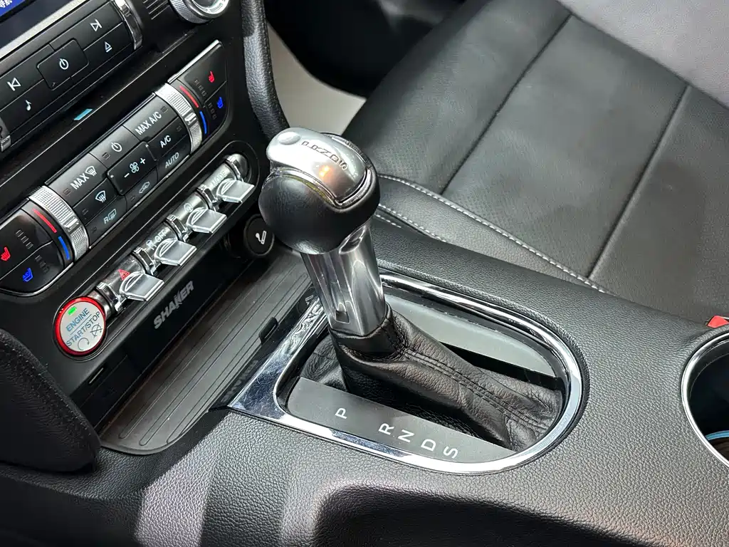 Ford Mustang — миниатюра 11