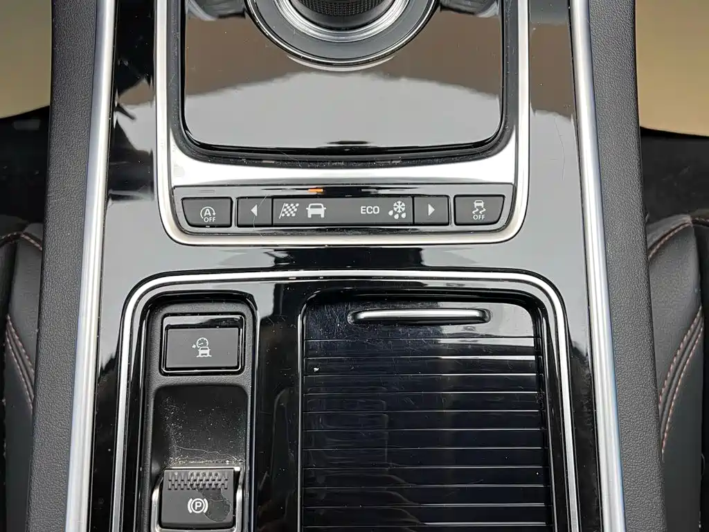 Jaguar XEL — миниатюра 21