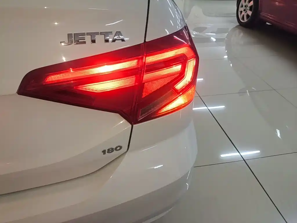 Volkswagen Jetta — миниатюра 8