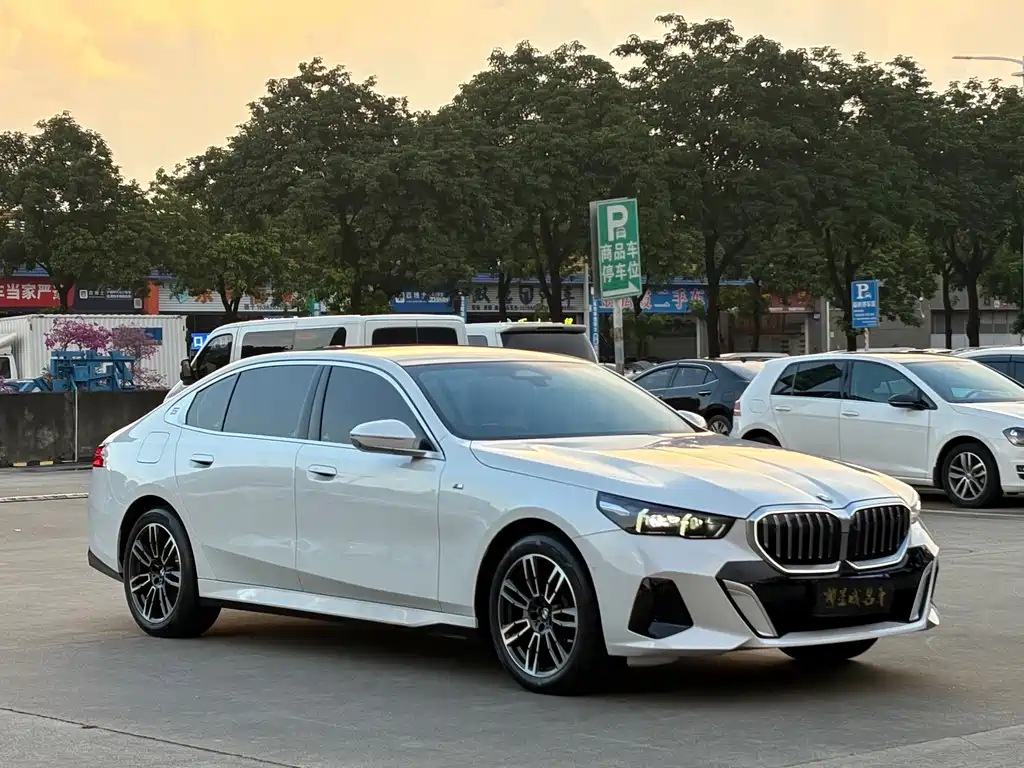 BMW 5 Series — миниатюра 3