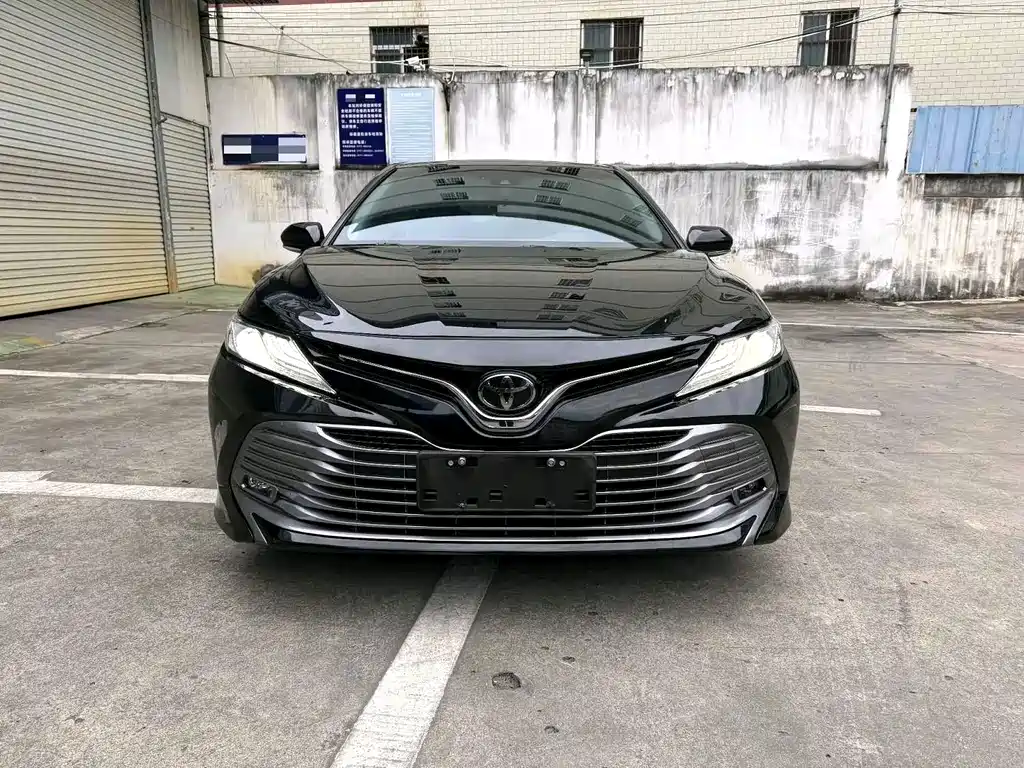 Toyota Camry — миниатюра 5