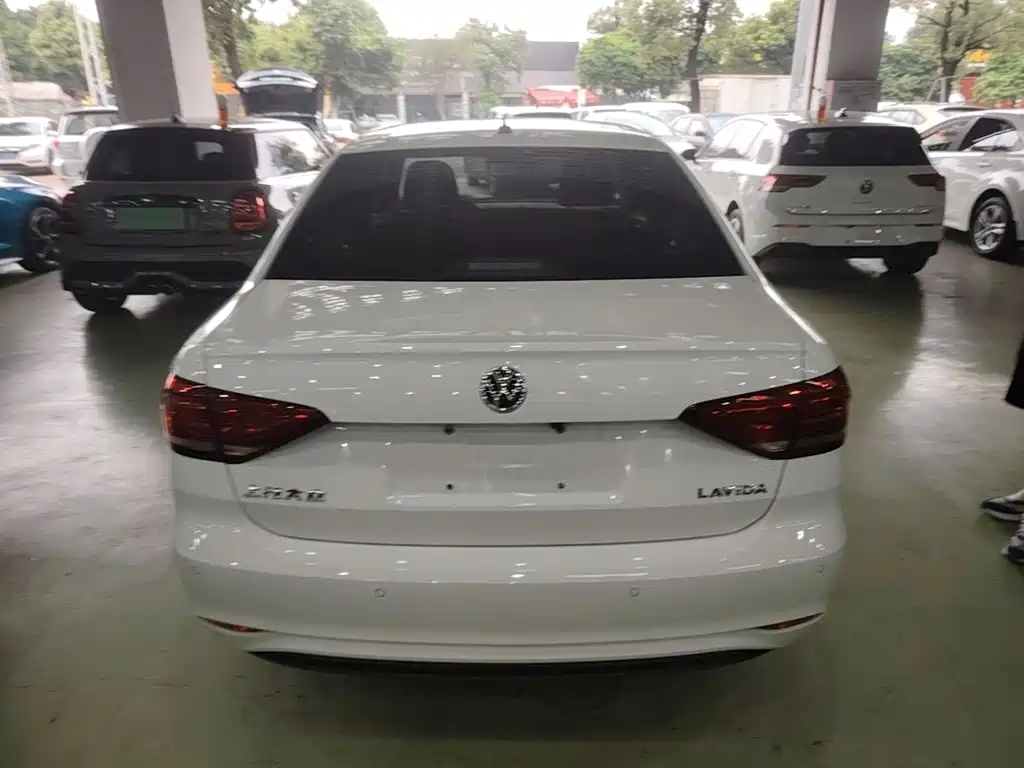 Volkswagen Lavida — миниатюра 6