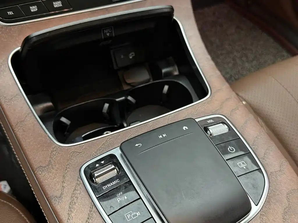 Mercedes-Benz E-Class — миниатюра 16