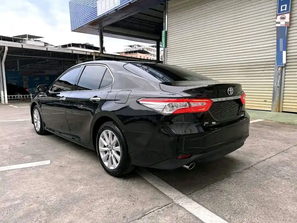 Toyota Camry — миниатюра 4