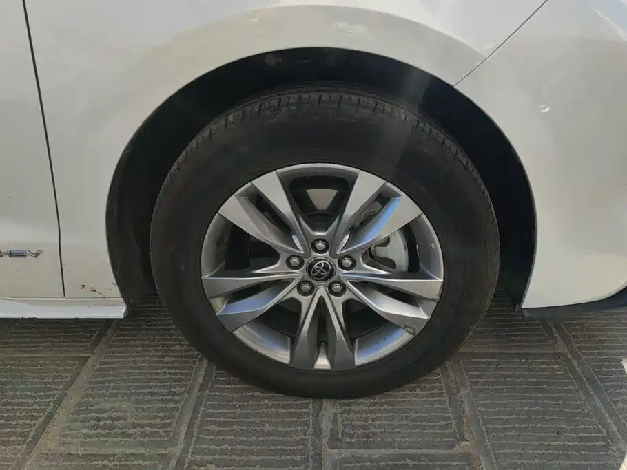 Toyota Sienna — миниатюра 6