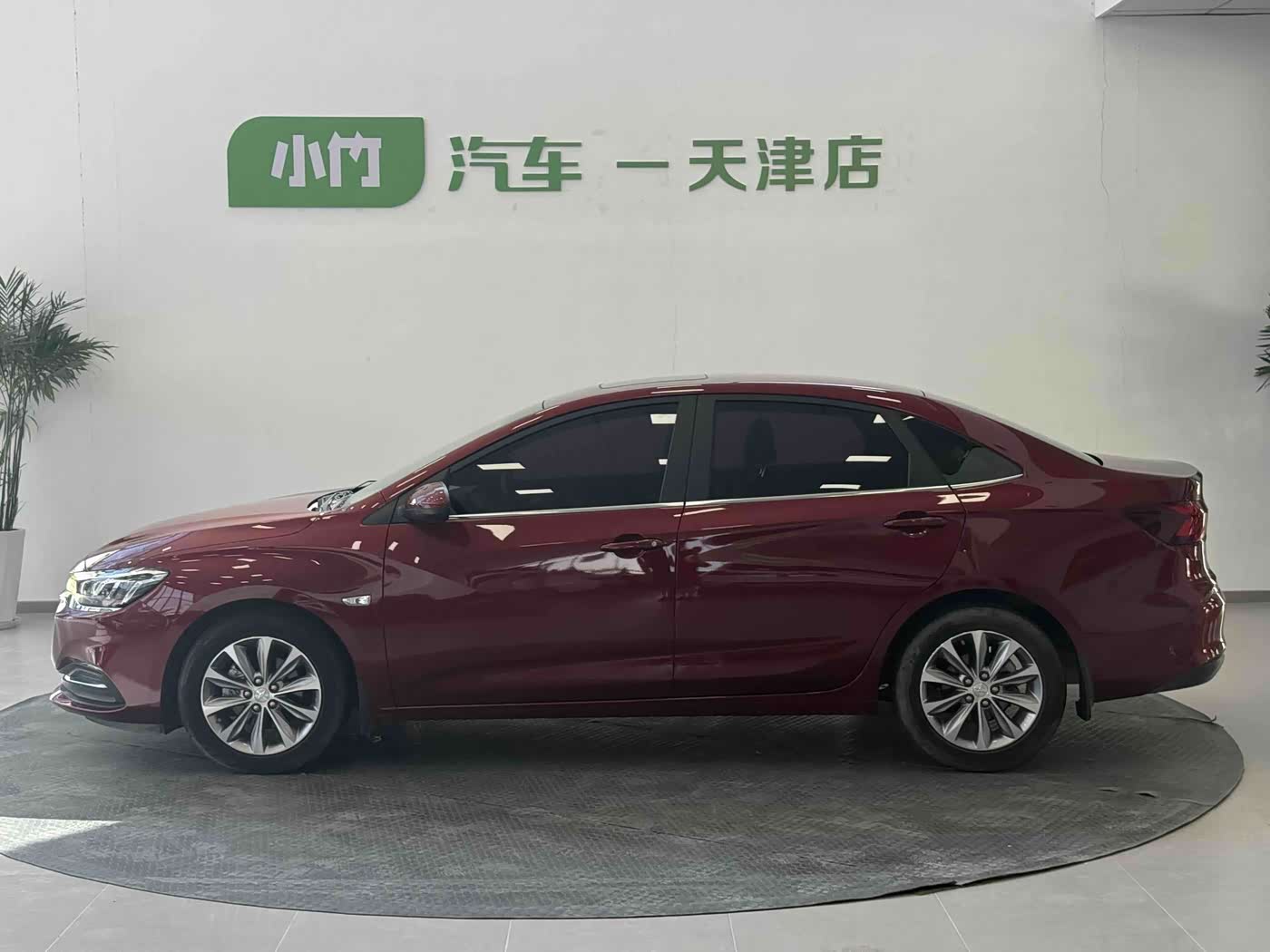 Chevrolet Monza 1.5 л 2022 г. красный/фиолетовый, пробег 22000 км