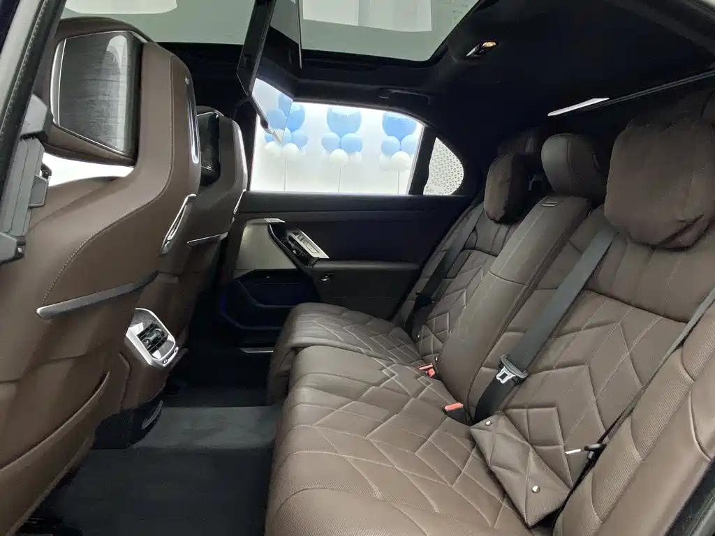 BMW 7 Series — миниатюра 26