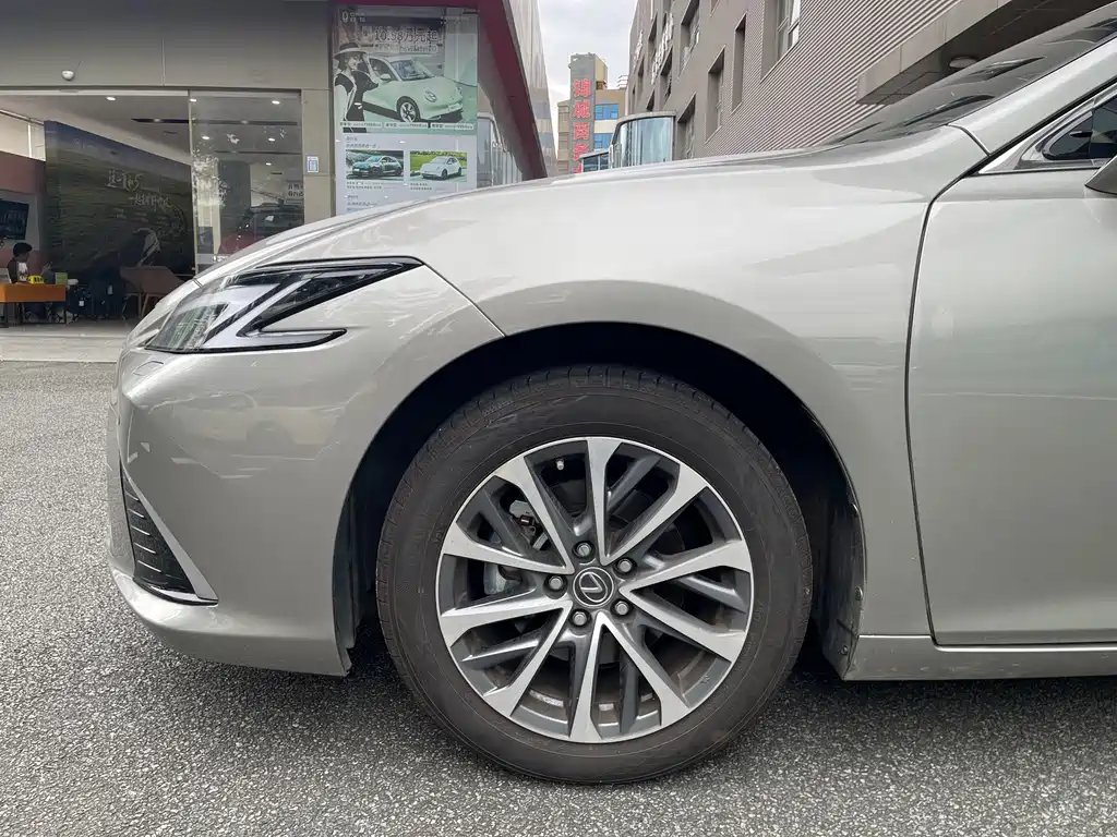 Lexus ES — миниатюра 15