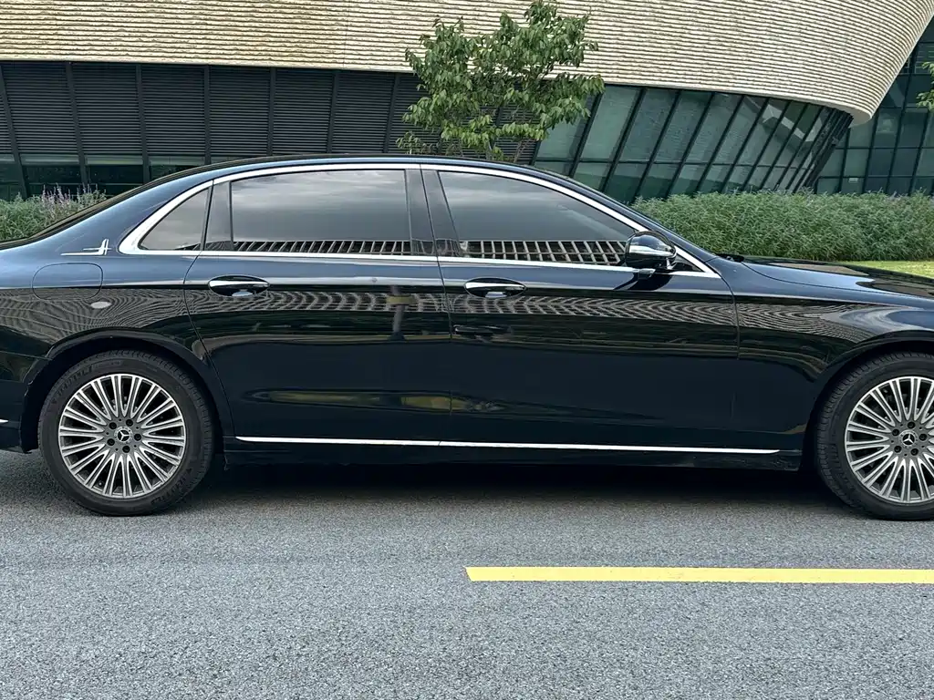 Mercedes-Benz E-Class — миниатюра 3