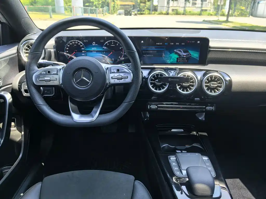 Mercedes-Benz A-Class — миниатюра 7