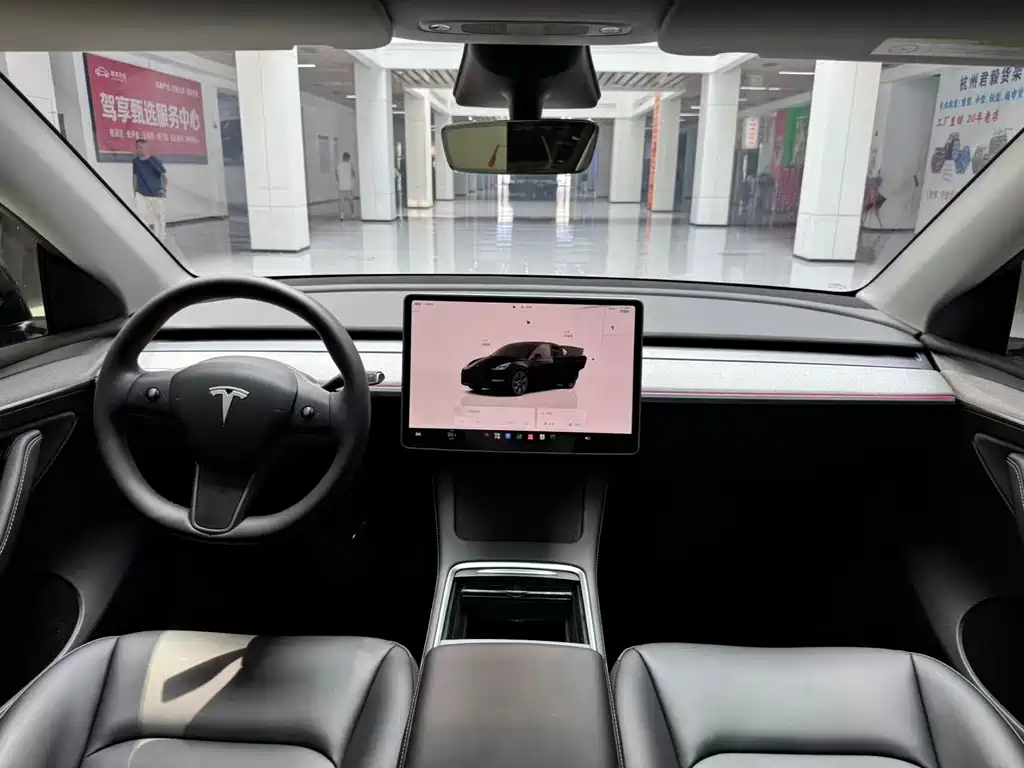 Tesla Model Y — миниатюра 14