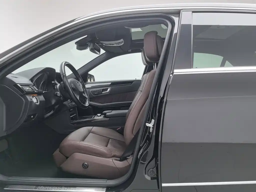 Mercedes-Benz E-Class — миниатюра 10