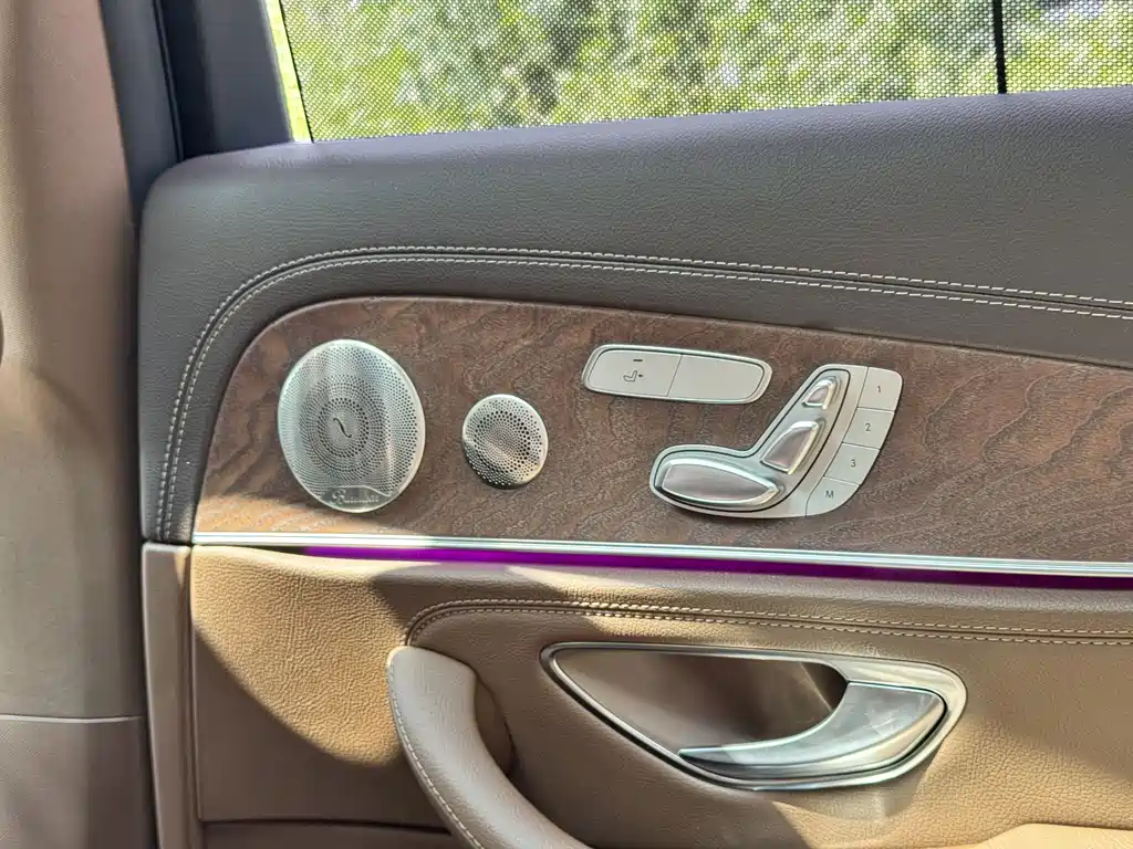 Mercedes-Benz E-Class — миниатюра 5