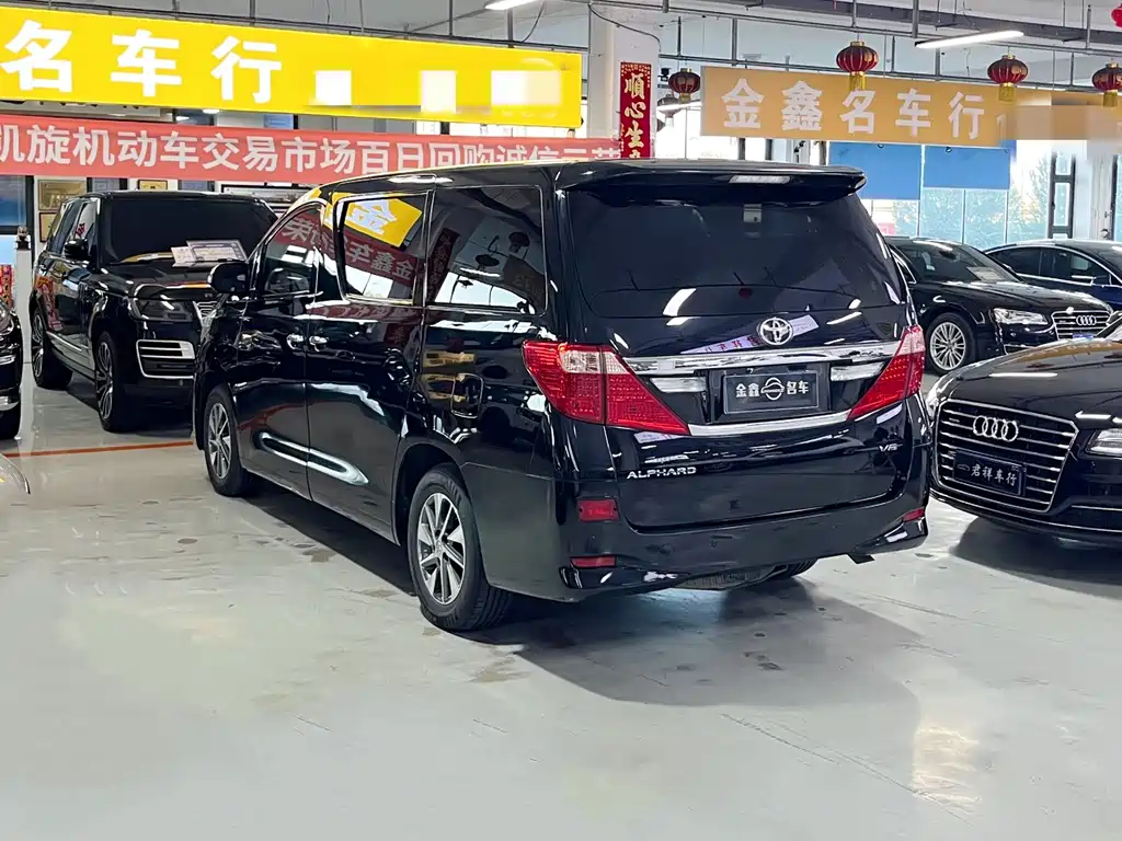 Toyota Alphard — миниатюра 5