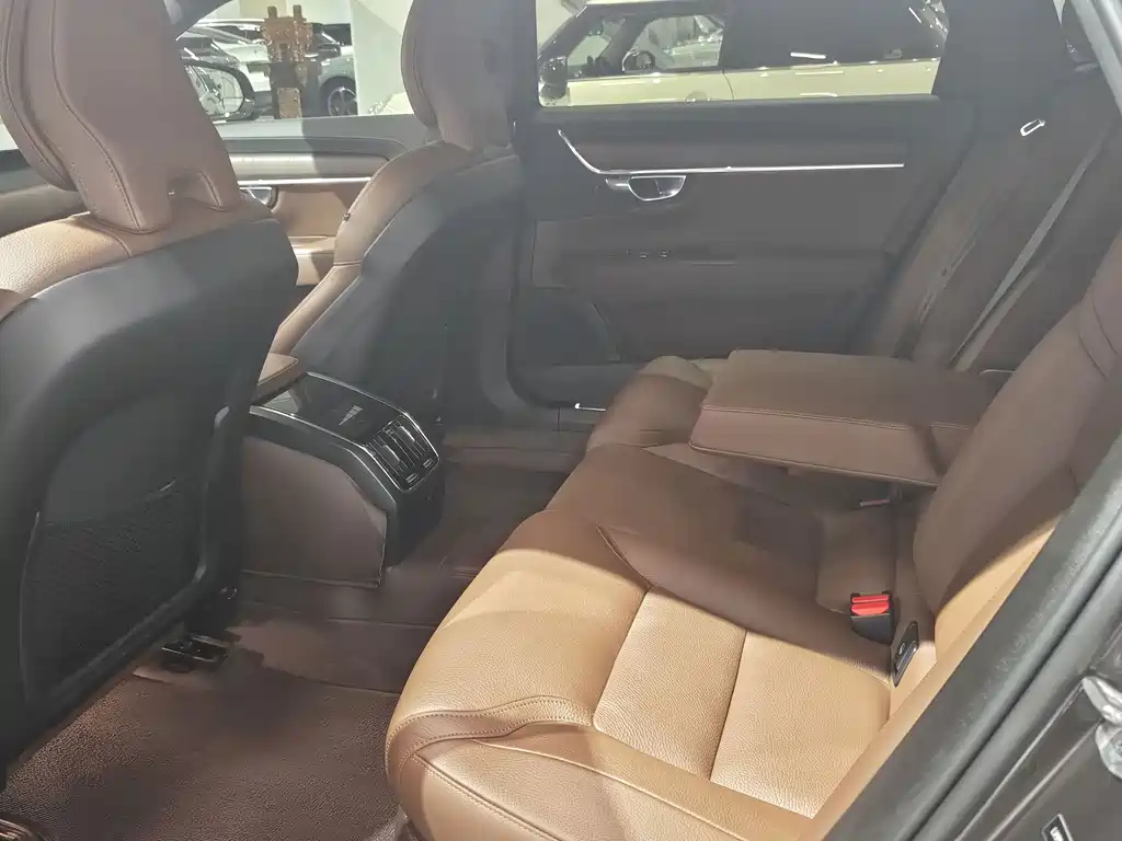 Volvo S90 — миниатюра 5