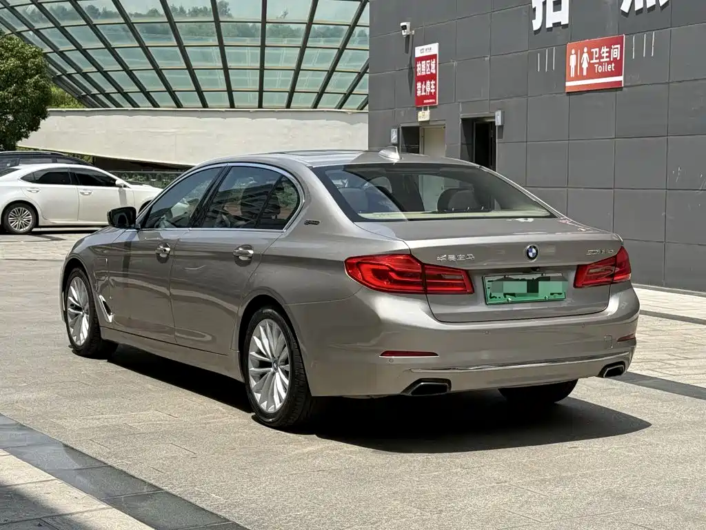 BMW 5 Series New Energy — миниатюра 3