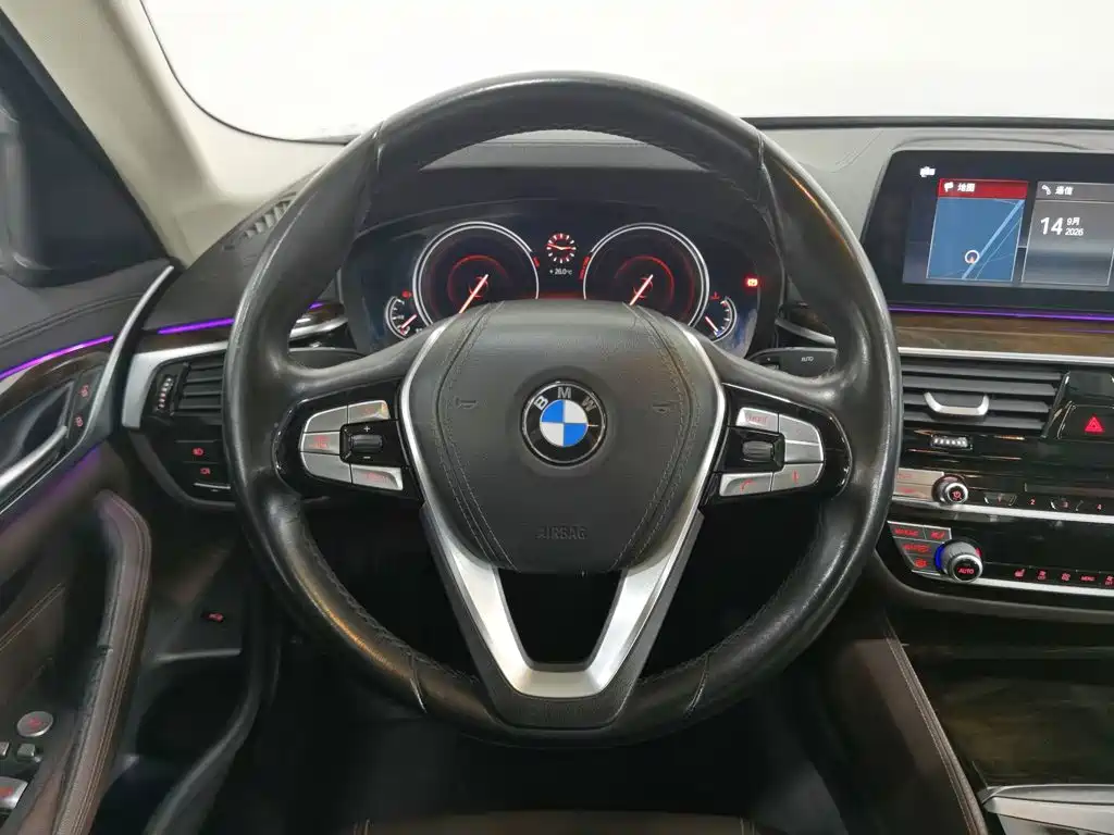 BMW 5 Series — миниатюра 11
