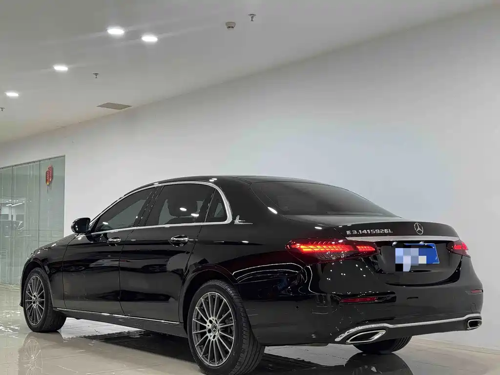 Mercedes-Benz E-Class — миниатюра 4