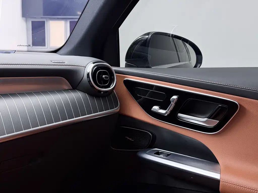Mercedes-Benz GLC — миниатюра 12