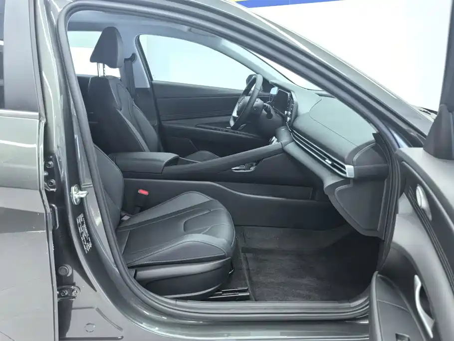 Hyundai Elantra — миниатюра 8