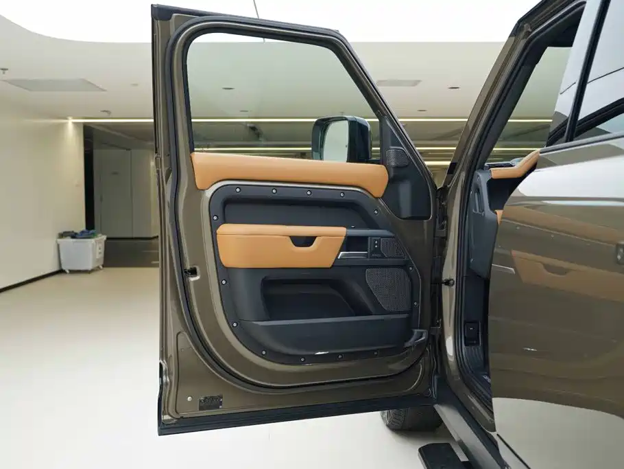 Land Rover Defender — миниатюра 15