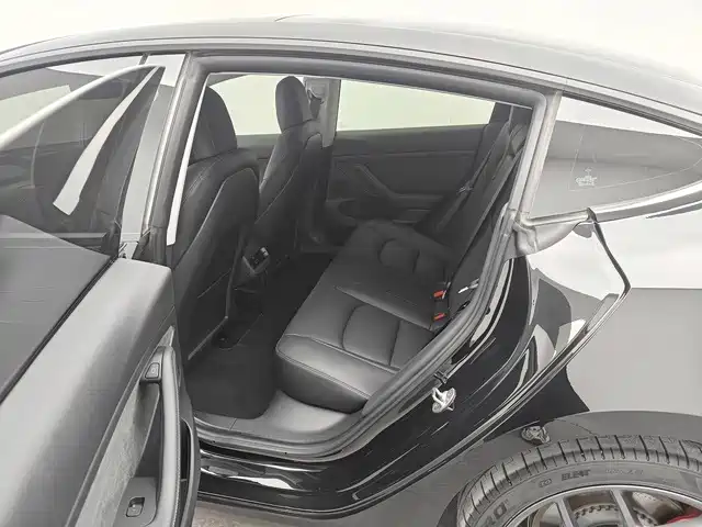 Tesla Model 3 — миниатюра 12