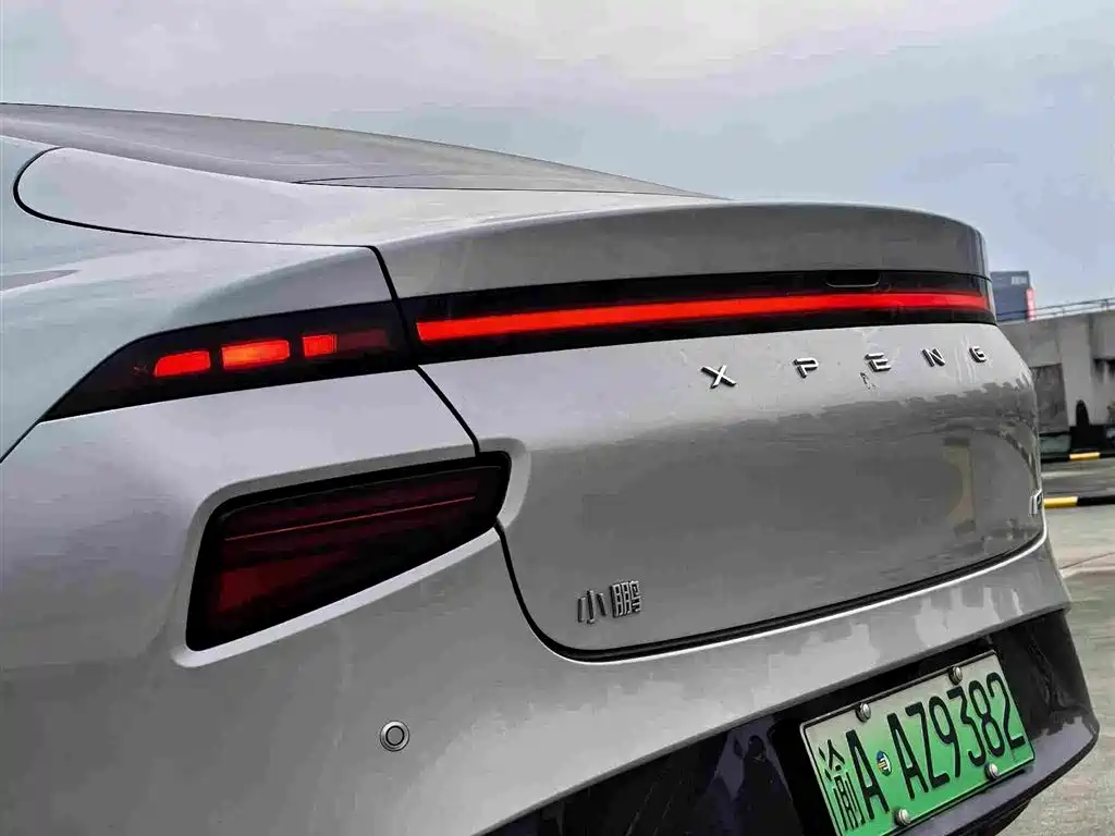 XPeng P7 — миниатюра 9