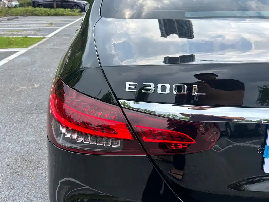 Mercedes-Benz E-Class — миниатюра 12