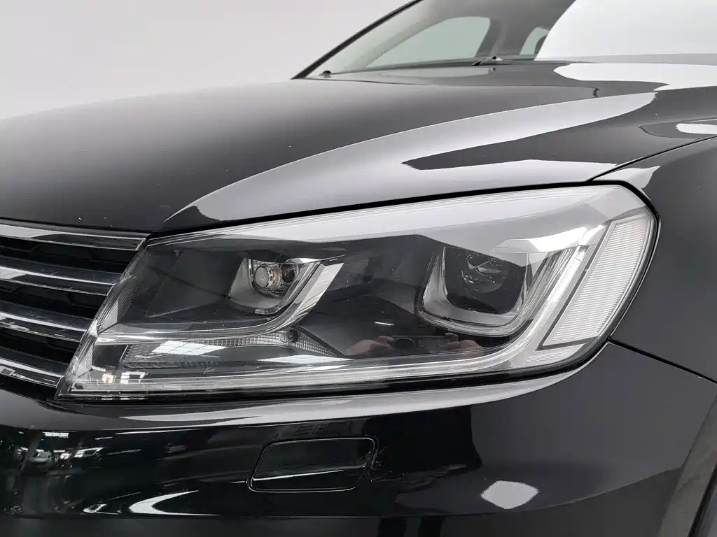Volkswagen Touareg — миниатюра 7