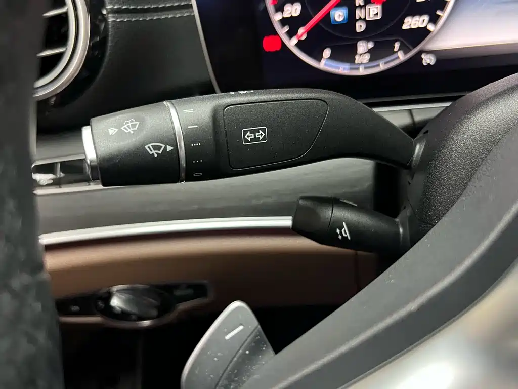 Mercedes-Benz E-Class — миниатюра 21