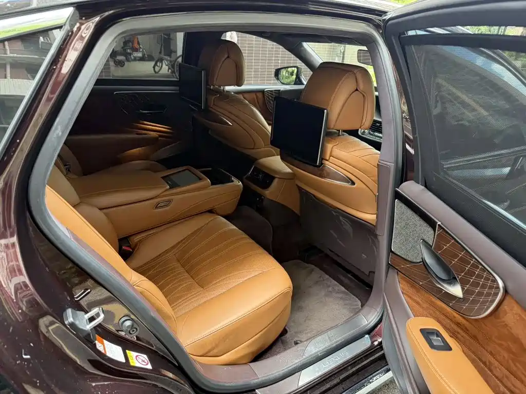 Lexus LS — миниатюра 6