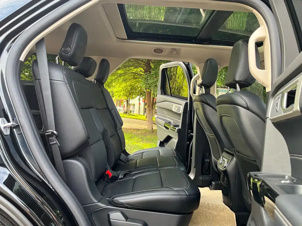 Ford Explorer — миниатюра 8