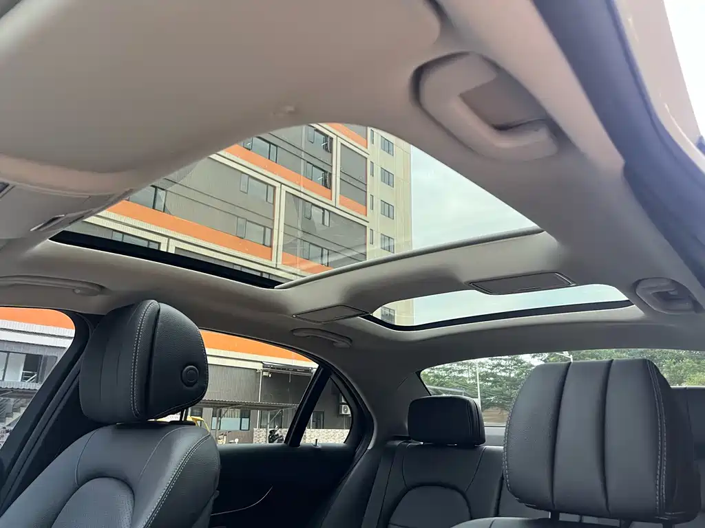 Mercedes-Benz C-Class — миниатюра 12
