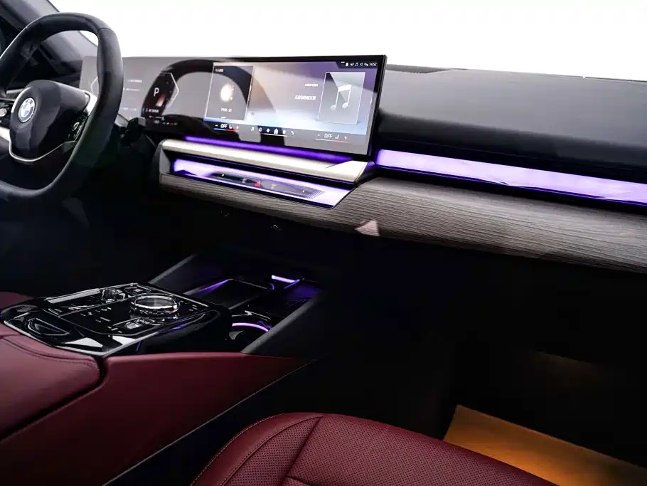 BMW 5 Series — миниатюра 24