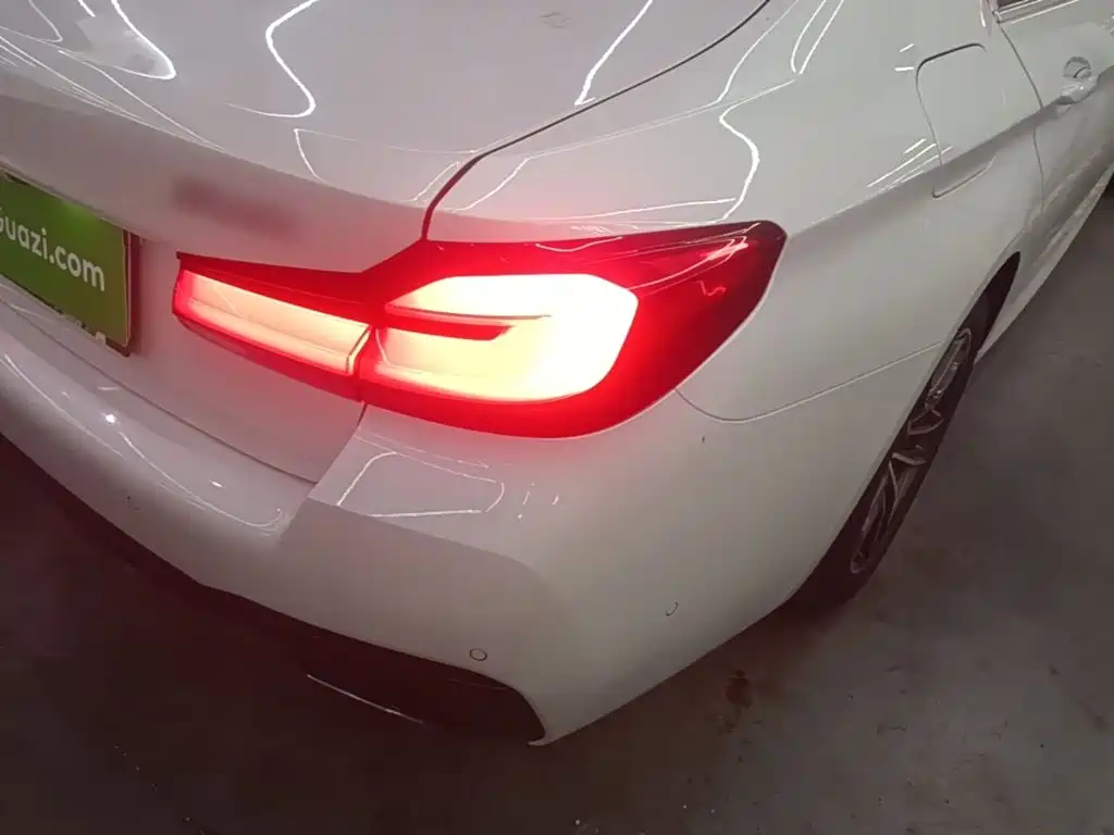 BMW 5 Series — миниатюра 8