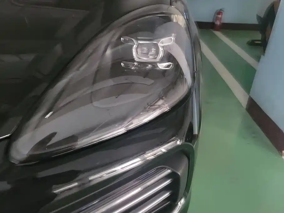Porsche Cayenne — миниатюра 5