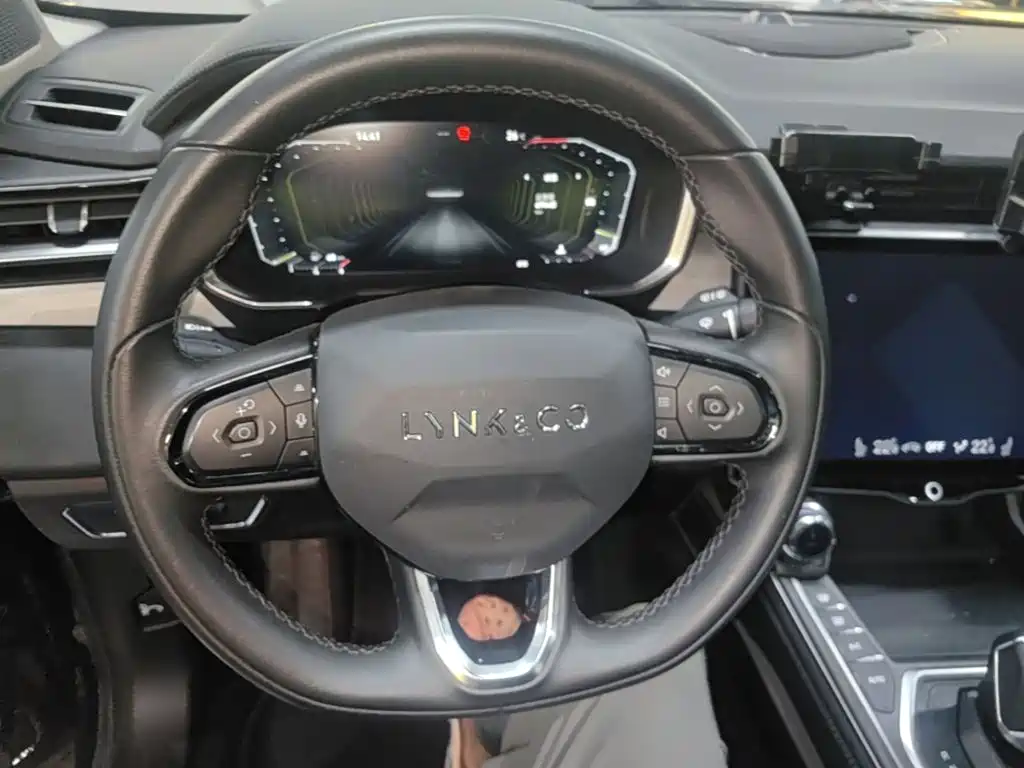 Lynk & Co 01 — миниатюра 11