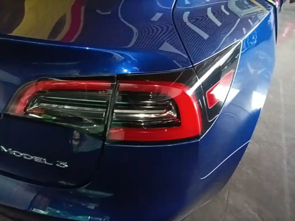 Tesla Model 3 — миниатюра 8
