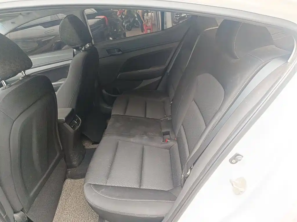 Hyundai Elantra — миниатюра 17
