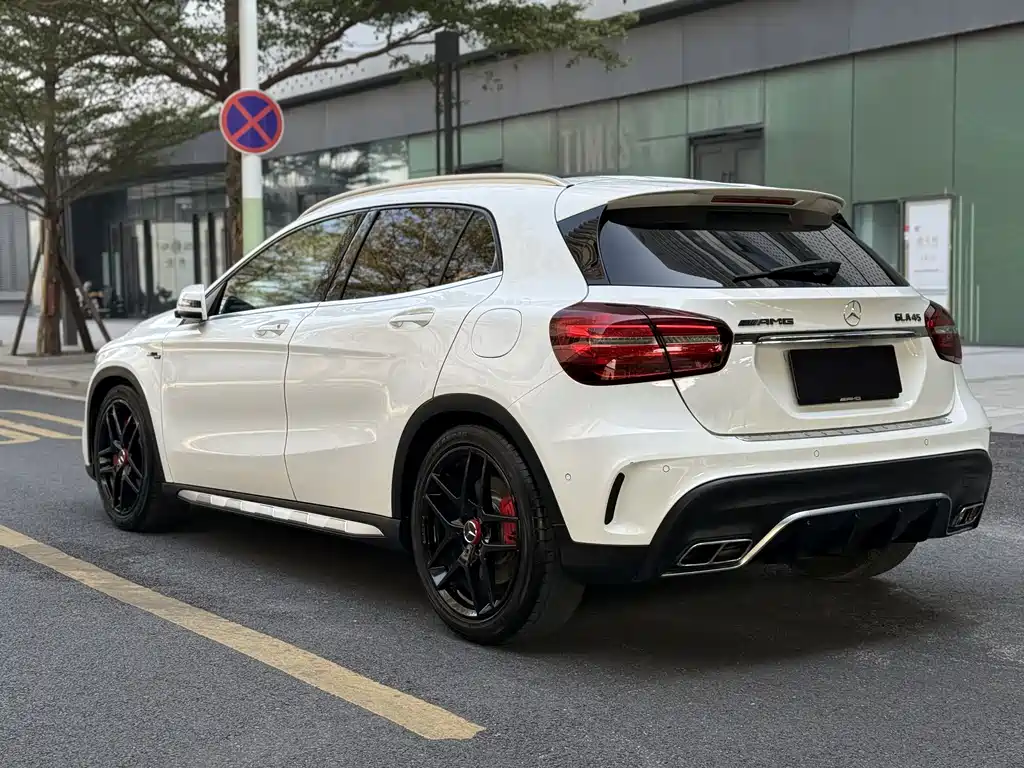 MERCEDES-BENZ GLA AMG