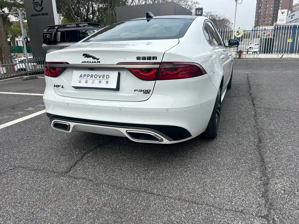 Jaguar XFL 2024 2.0T P300 Flagship Sport
