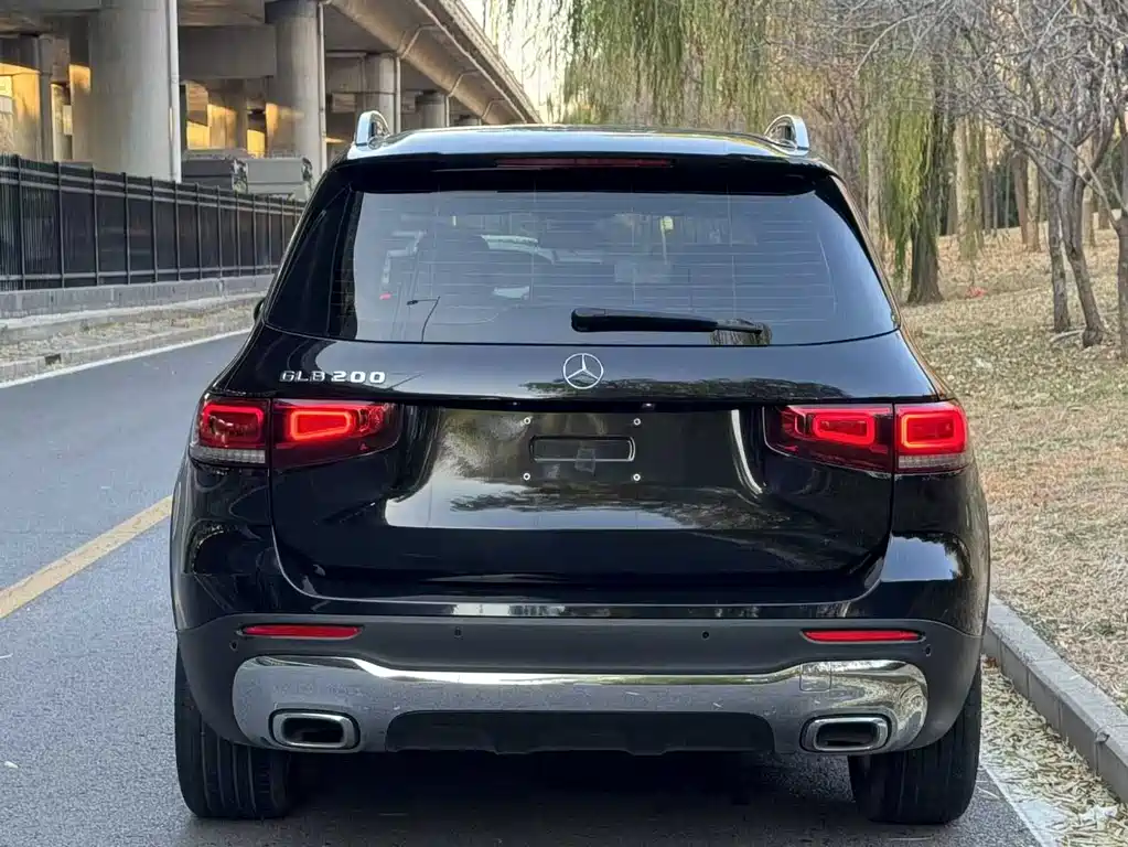 MERCEDES-BENZ GLB