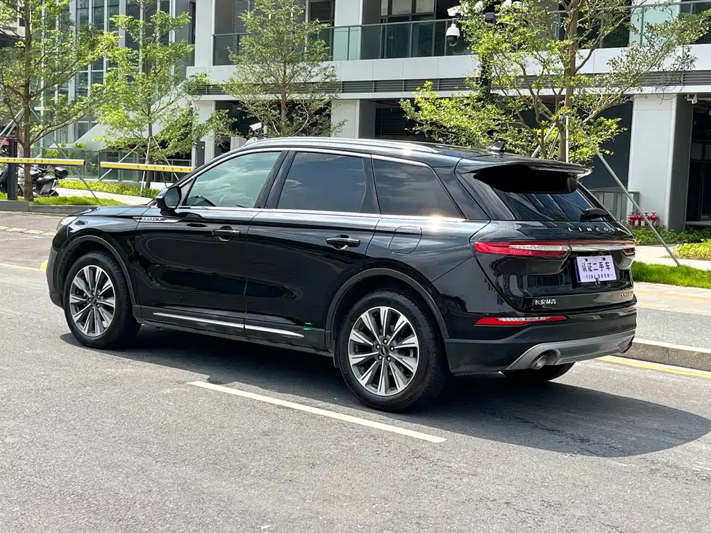 Lincoln Corsair — миниатюра 4