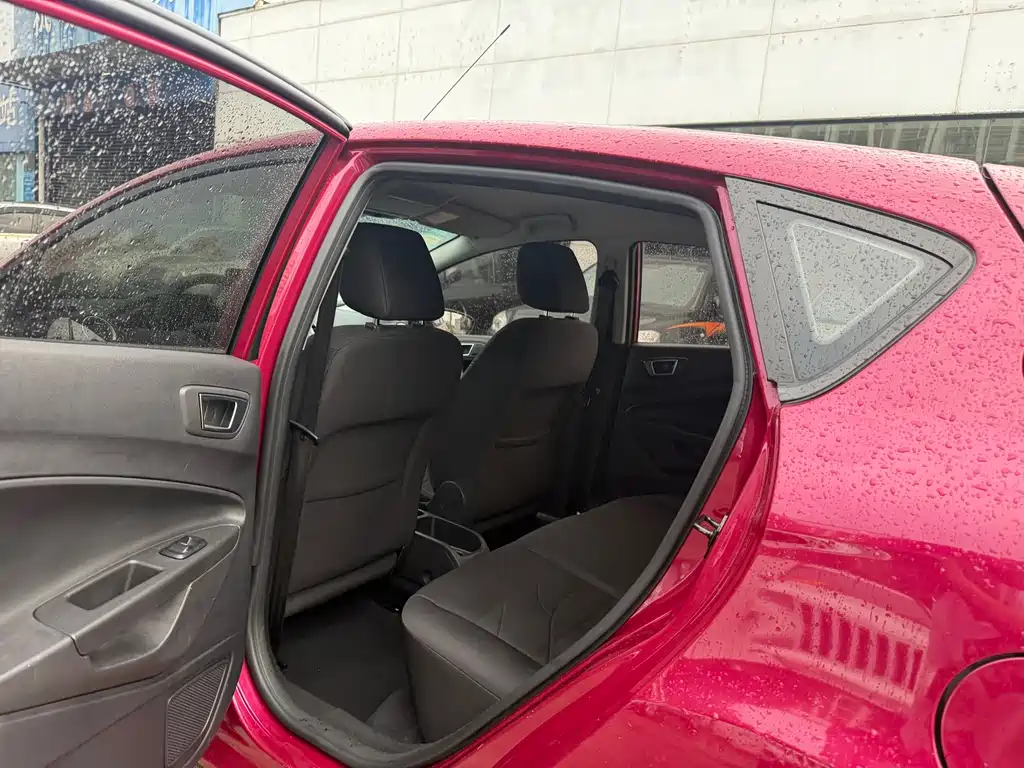 Ford Fiesta — миниатюра 7