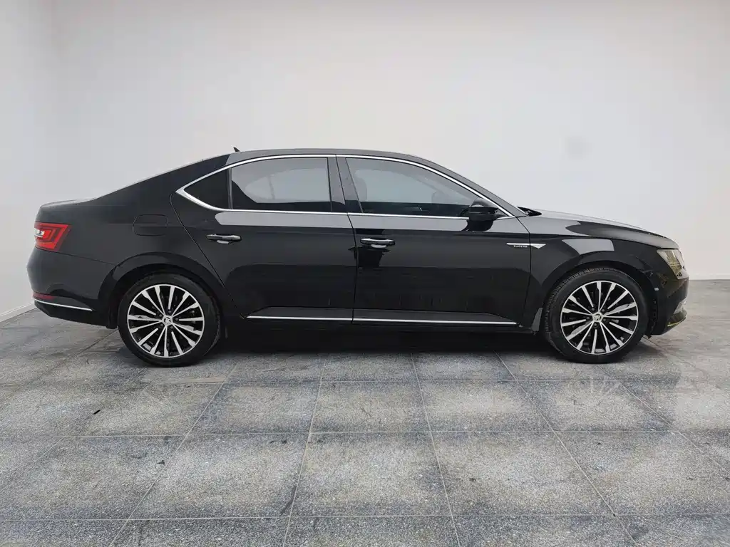 Skoda Superb — миниатюра 7