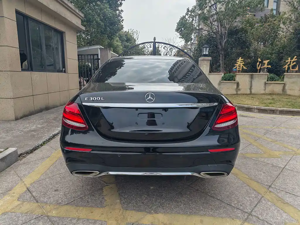 Mercedes-Benz E-Class — миниатюра 12
