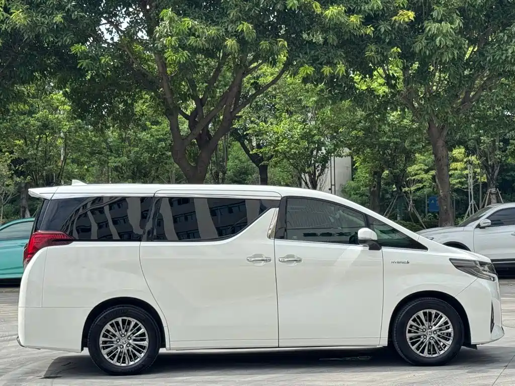 Toyota Alphard — миниатюра 14