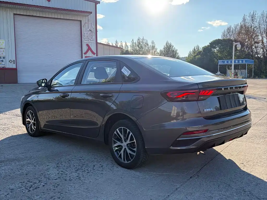 Geely Emgrand — миниатюра 10